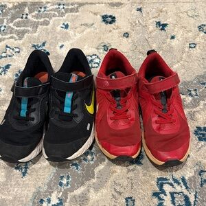 Nike Kids' Black and Red Sneakers with Yellow Accent